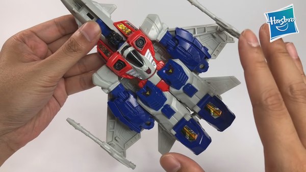 Power Of The Prime Starscream Voyager In Hand Look With Video And Screencaps 26 (26 of 50)